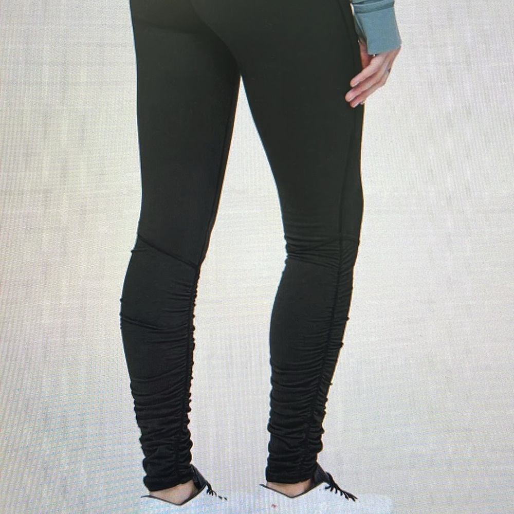 Black Lululemon Leggings with ruched legs size2